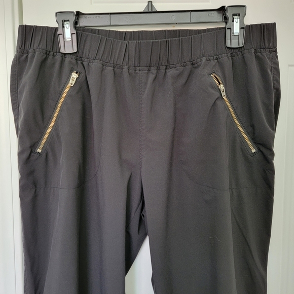 Athleta Women's Joggers Black Front Zip Pockets Lightweight Pull On Size 14 - Picture 2 of 13